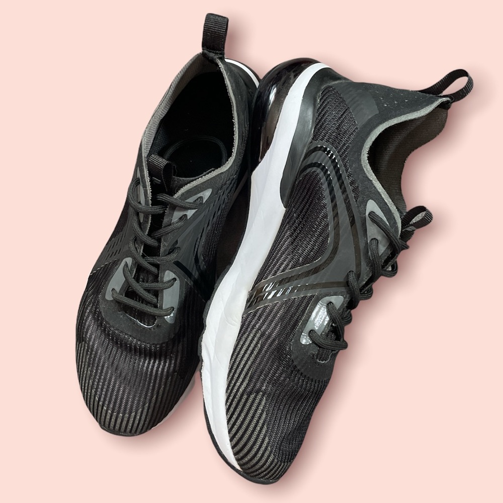 Fabletics Manhattan Air Performance Sneaker - Black